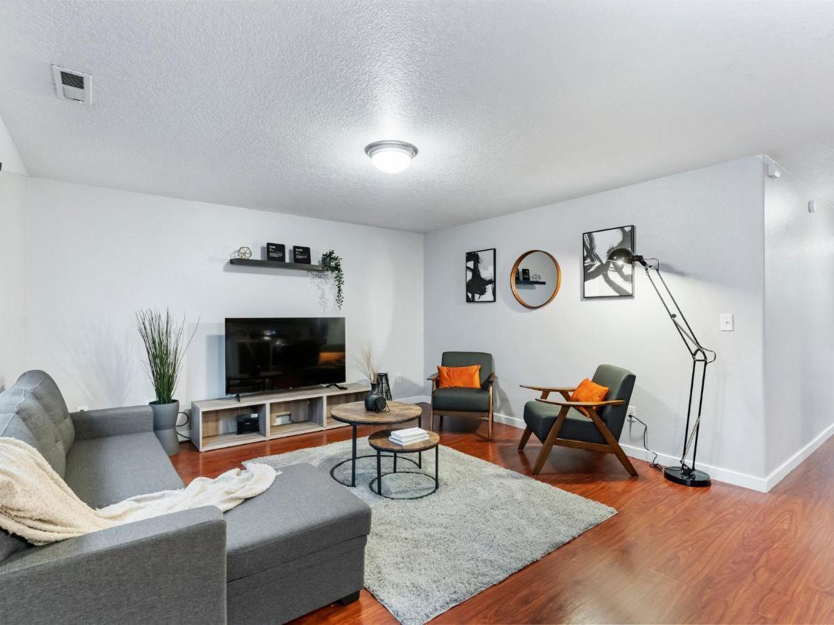 No Place Like Home Vancouver Bagian luar foto
