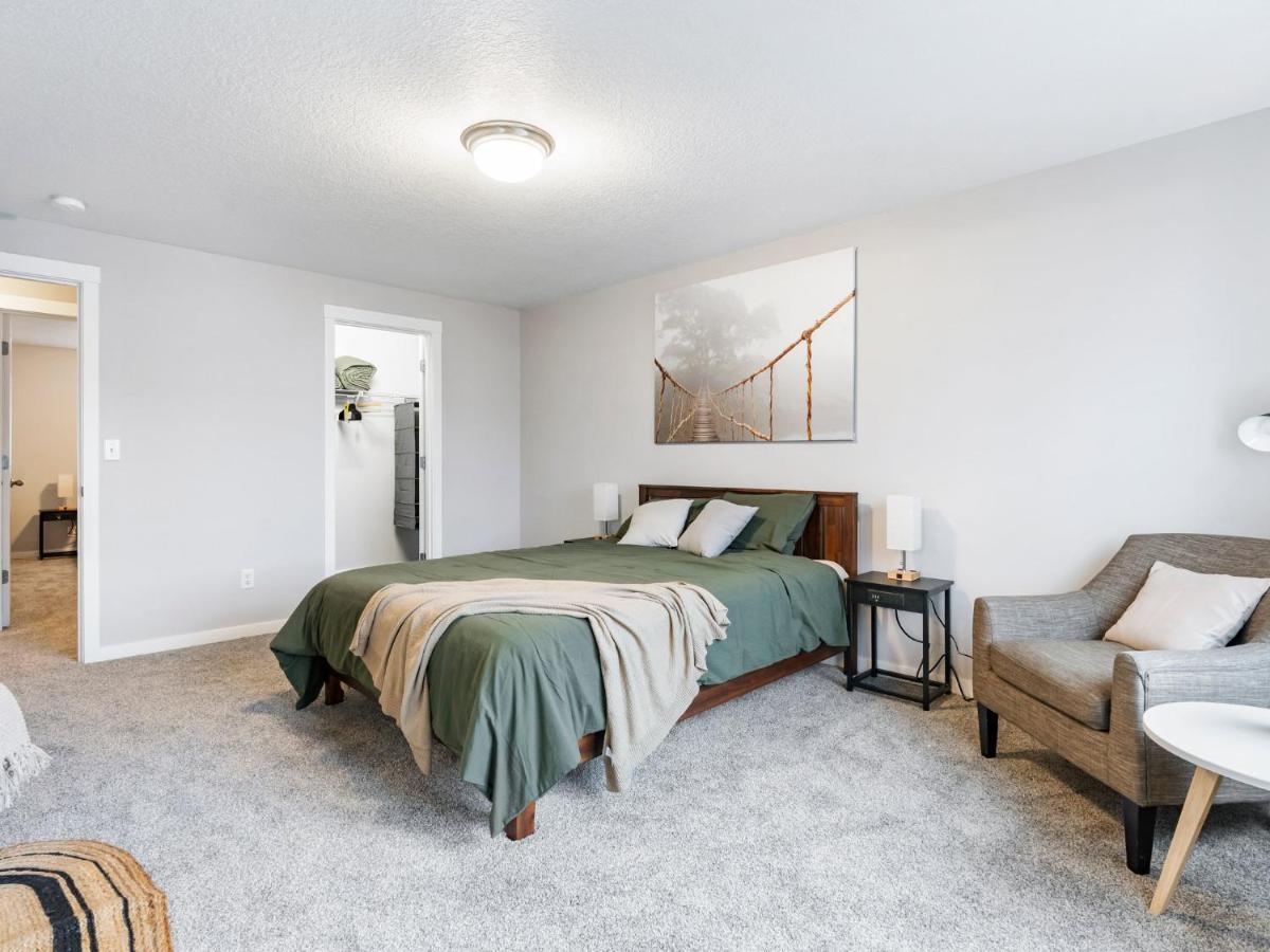 No Place Like Home Vancouver Bagian luar foto