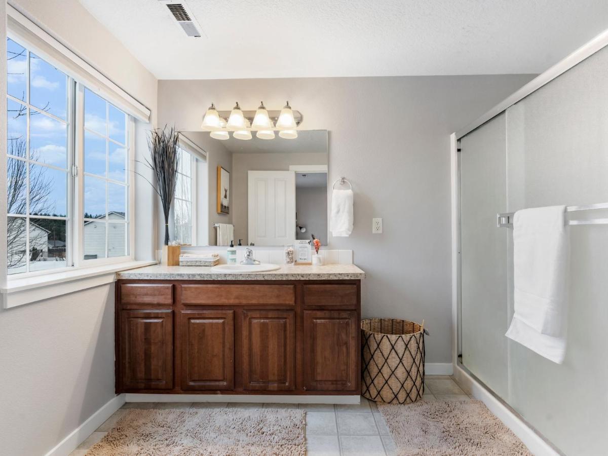 No Place Like Home Vancouver Bagian luar foto