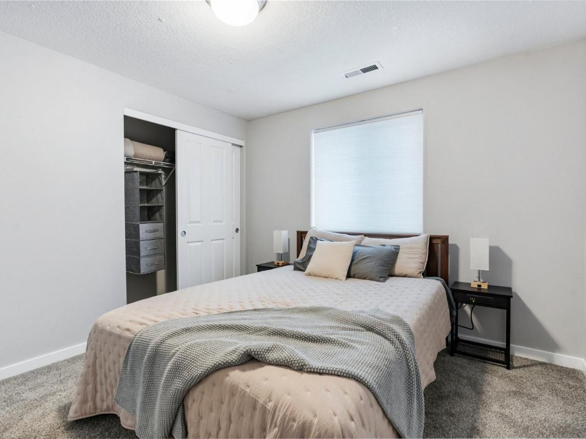 No Place Like Home Vancouver Bagian luar foto